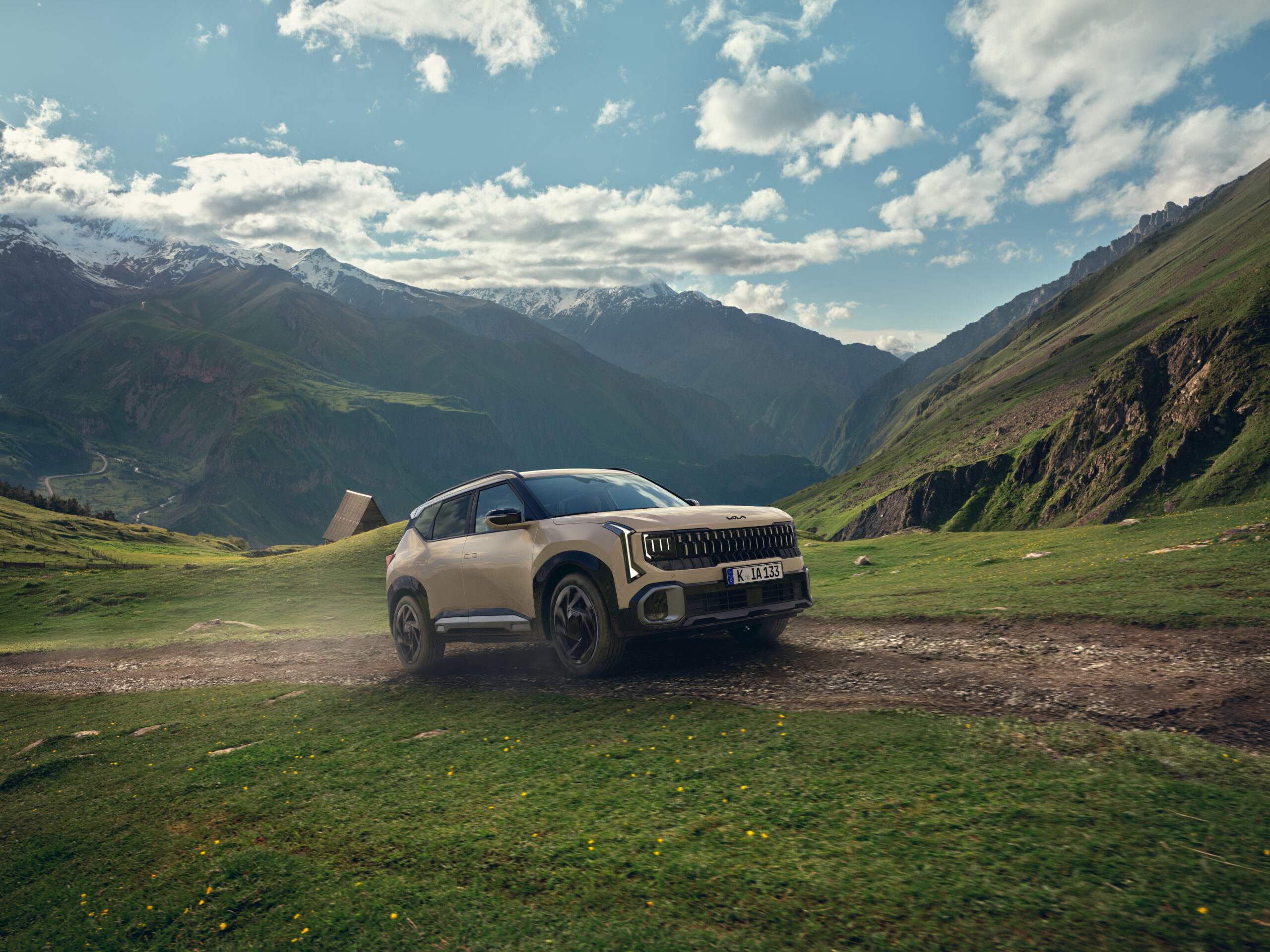 SELTOS_HEV_Xline_MY27_Print_KV_BS_34_Front_Landscape_Driving_V2_RGB
